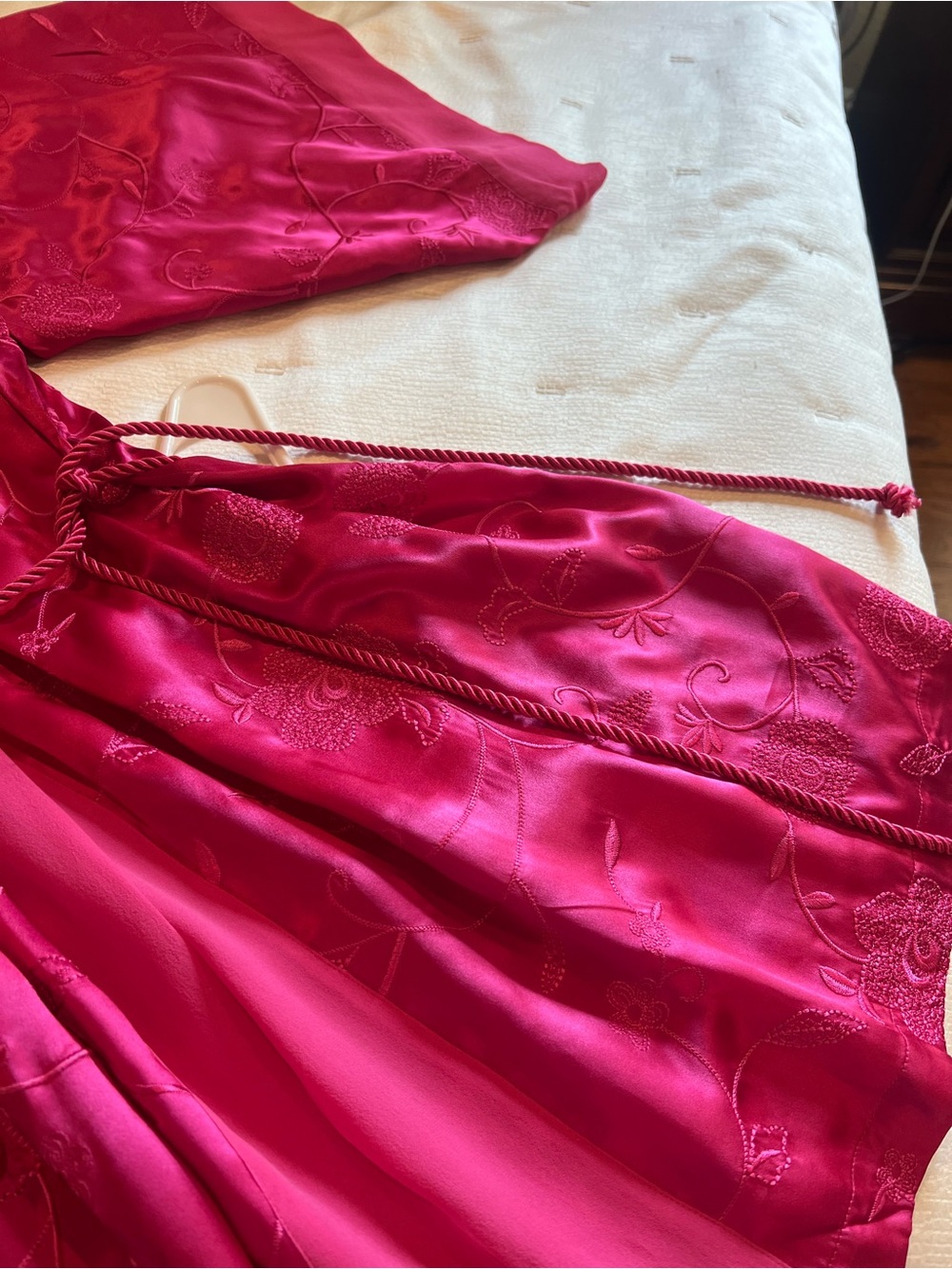 Victoria’s Secret “Silk Top Quality” Satin Sheen EMBROIDERED Gold Label Robe NWT - Picture 11 of 16